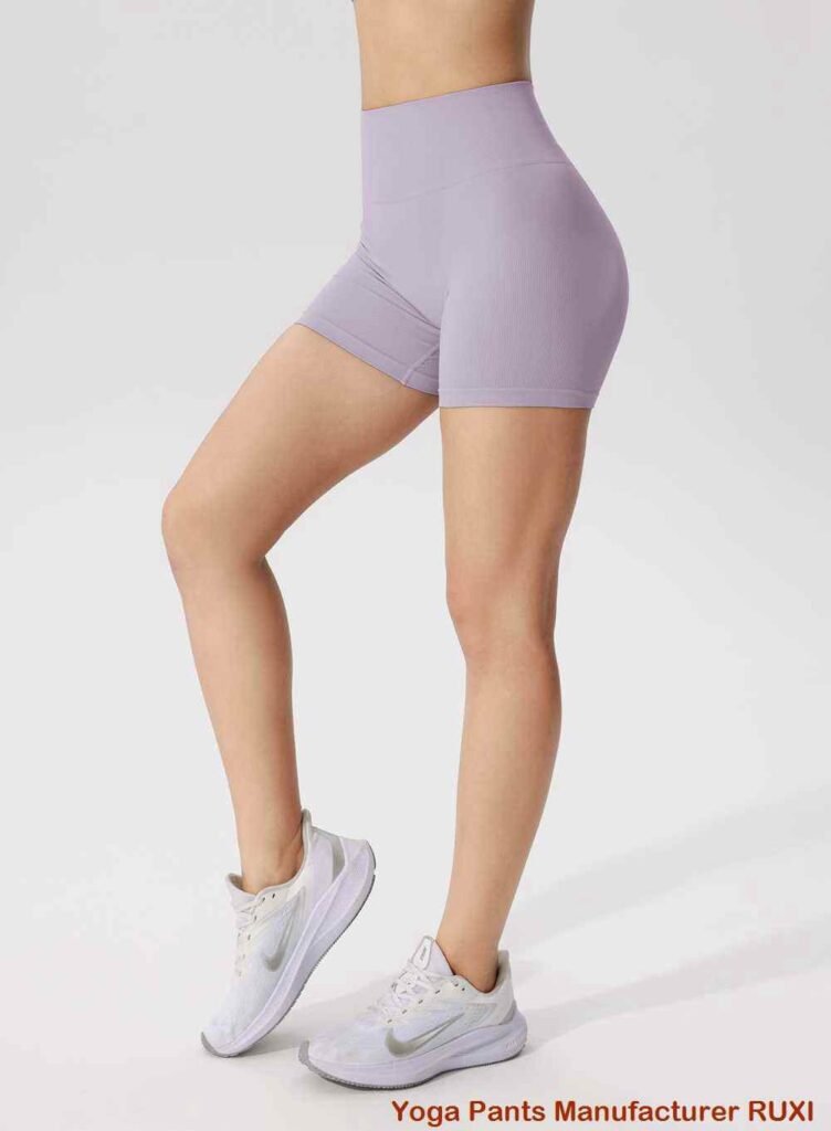 Lindos pantalones cortos de yoga